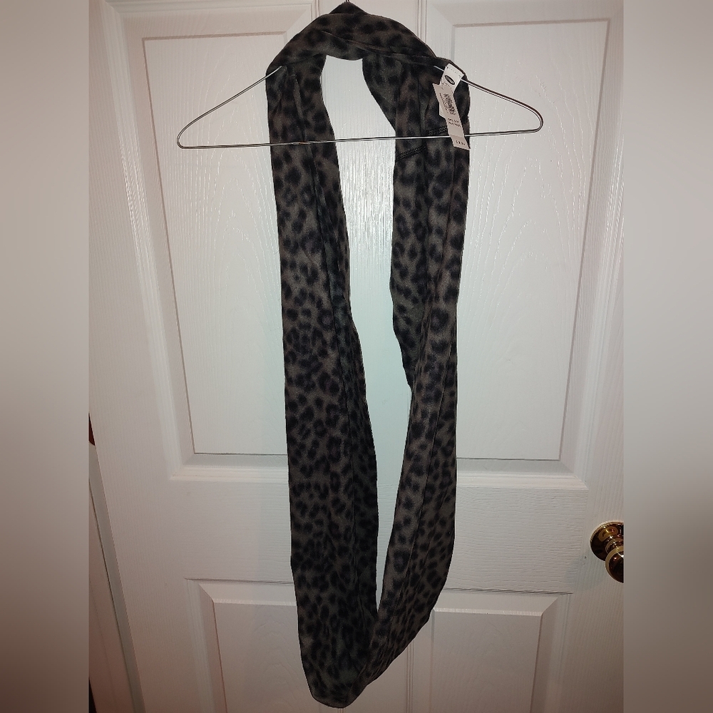 Old Navy Black and Gray Animal Print Scarf